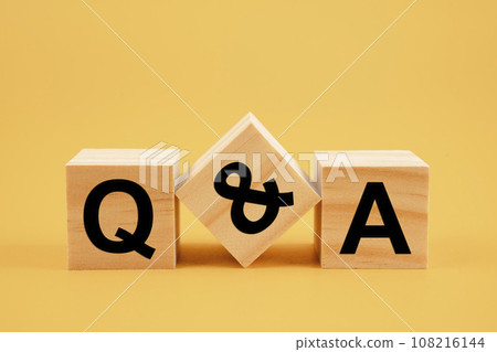 Q and A - an abbreviation of wooden blocks with letters. 108216144