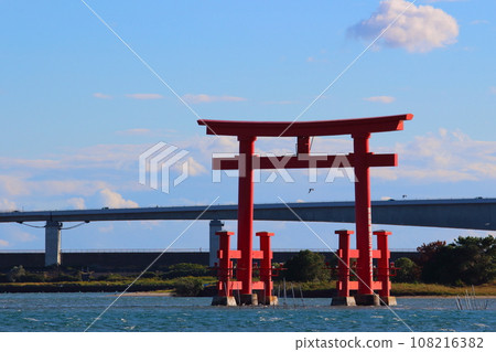 [Lake Hamana] Red torii gate of Bentenjima 108216382