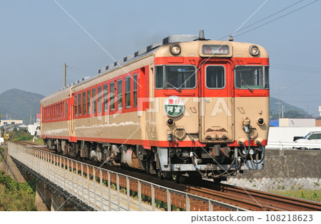 JR Shikoku Kiha 65-34 + Kiha 58-293 Revival Express Awa JR Shikoku Kiha 65-34 + Kiha 58-293 Revival Express Awa 108218623