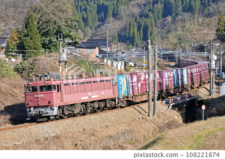 Hokuriku Main Line Isurugi-Kurikara JR Freight EF81-301 (Toyama) 108221874