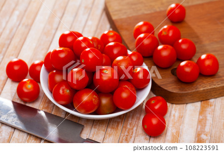 photo of heap cherry tomato on table photo of heap cherry tomato on table 108223591