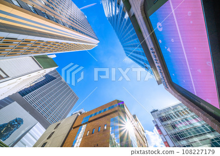 日本東京城市景觀,俯瞰新宿的新標誌東急歌舞伎町塔。希望之光...相信未來 日本東京城市景觀,俯瞰新宿的新標誌東急歌舞伎町塔。希望之光...相信未來 108227179