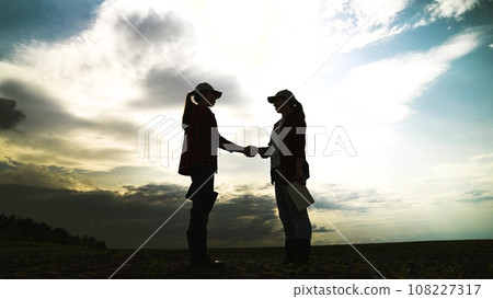 silhouette handshake, business partner agriculture, teamwork, group people team together handshake, upper golden people, meeting, group people agreement, cooperation business handshake, handshake 108227317