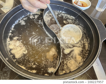 Shabu-shabu pot lye remover 108227957