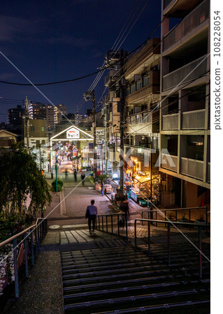 台東區「東京」谷中銀座商店街的夜晚 108228054