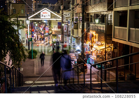 台東區「東京」谷中銀座商店街的夜晚 台東區「東京」谷中銀座商店街的夜晚 108228055