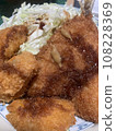 炸竹莢魚和炸牡蠣 108228369