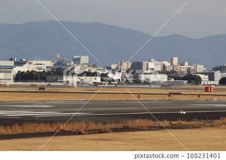 飛機降落:伊丹機場、大阪國際機場 飛機降落:伊丹機場、大阪國際機場 108231401