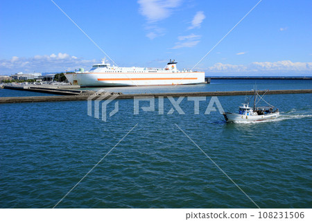 東急海洋渡輪停靠在德島港沖棲碼頭 108231506