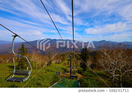 Blazing autumn, Hokkaido in brocade autumn, October, autumn leaves in Sounkyo, Mt. Kurodake ropeway, Mt. Kurodake climbed by ropeway, red-yellow autumn leaves 108231711