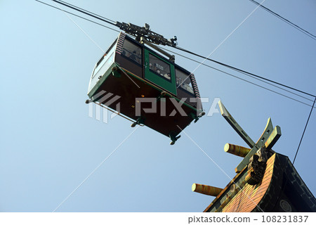 Senkojiyama Ropeway-1 passing above the gate of Onomichi Atsushi Shrine Senkojiyama Ropeway-1 passing above the gate of Onomichi Atsushi Shrine 108231837
