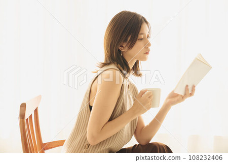 A woman reading 108232406