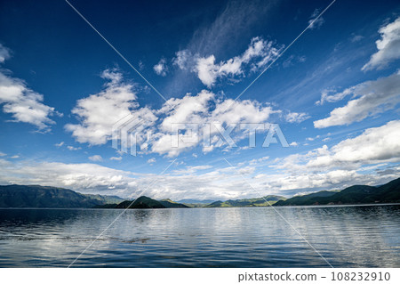 Luo Lake 108232910