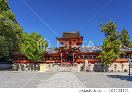 Iwashimizu Hachimangu Shrine Main Hall Tower Gate (Yawata City, Kyoto Prefecture) Iwashimizu Hachimangu Shrine Main Hall Tower Gate (Yawata City, Kyoto Prefecture) 108233361