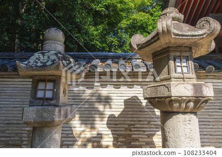 Iwashimizu Hachimangu Shrine Nobunagafence stone lantern (Yawata City, Kyoto Prefecture) Iwashimizu Hachimangu Shrine Nobunagafence stone lantern (Yawata City, Kyoto Prefecture) 108233404