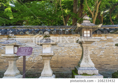 Iwashimizu Hachimangu Shrine Nobunagafence stone lantern (Yawata City, Kyoto Prefecture) Iwashimizu Hachimangu Shrine Nobunagafence stone lantern (Yawata City, Kyoto Prefecture) 108233432