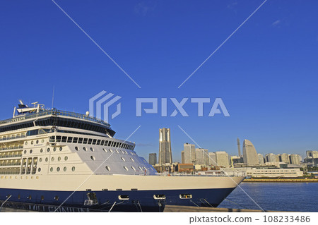 Yokohama Minato Mirai 21 and cruise ship 108233486