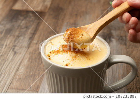 Eggnog spoon lift 108233892