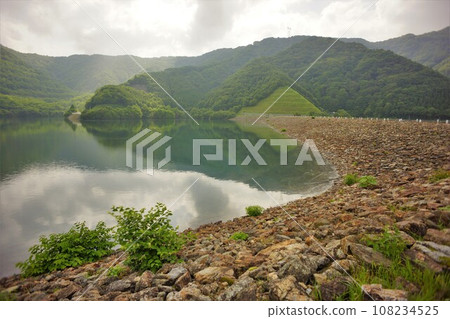 Ouchi Dam embankment and dam lake 108234525