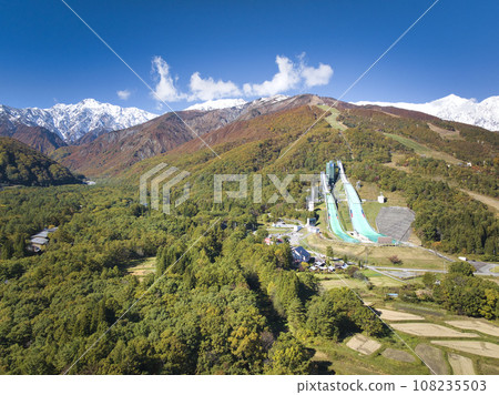 Beautiful three-tiered autumn leaves of the snow-capped Hakuba Mountain Range and Happo-one in Hakuba Village, Nagano Prefecture (aerial shot by drone) Beautiful three-tiered autumn leaves of the snow-capped Hakuba Mountain Range and Happo-one in Hakuba Village, Nagano Prefecture (aerial shot by drone) 108235503