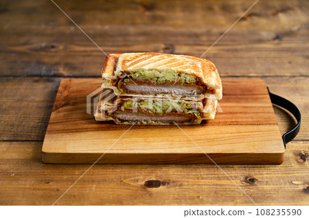 醬汁炸肉排熱三明治 108235590