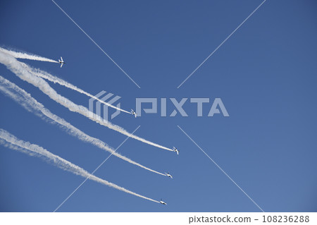 Blue Impulse flying in the blue sky <Air Festa Hamamatsu> 108236288
