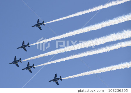 Blue Impulse flying in the blue sky <Air Festa Hamamatsu> 108236295