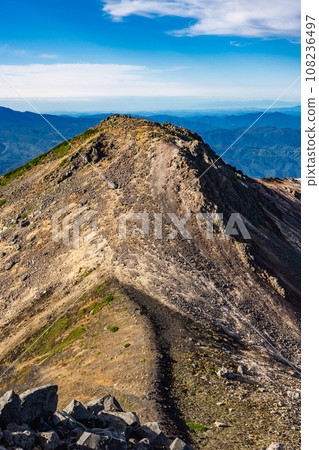 長野縣乘鞍山觀光攀登:從劍峰(奧之院)眺望大日山 長野縣乘鞍山觀光攀登:從劍峰(奧之院)眺望大日山 108236497