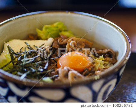 午餐的美味鴨碗 午餐的美味鴨碗 108236781