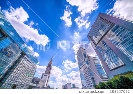 日本東京城市景觀 - 從新宿車站/新宿高島屋（澀谷區千馱谷）一側看到的 NTT Docomo 代代木大廈等 108237052