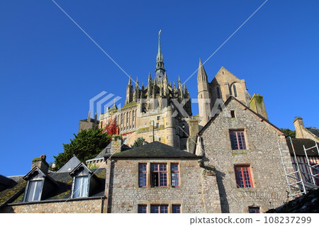 聖米歇爾山，世界文化遺產修道院，位於法國諾曼第聖馬洛灣的一個小島上 108237299