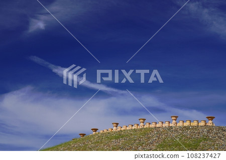 神戶垂水五色塚墳墓後圓形部分的圓柱形黏土(初秋) 神戶垂水五色塚墳墓後圓形部分的圓柱形黏土(初秋) 108237427