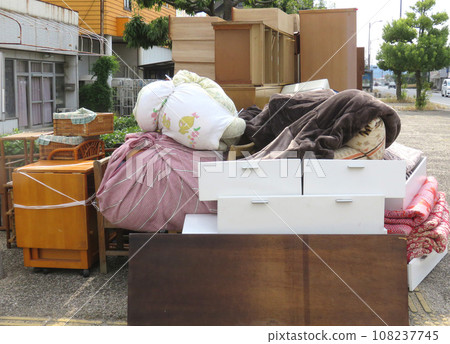 Coarse garbage 108237745