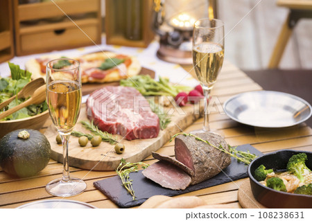 豪華露營食物圖片 豪華露營晚餐 豪華露營食物圖片 豪華露營晚餐 108238631