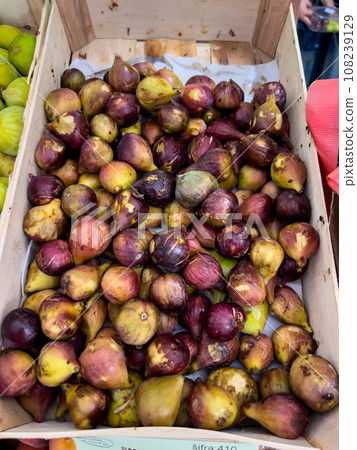 Ripe figs lie in a box on the counter Ripe figs lie in a box on the counter 108239129