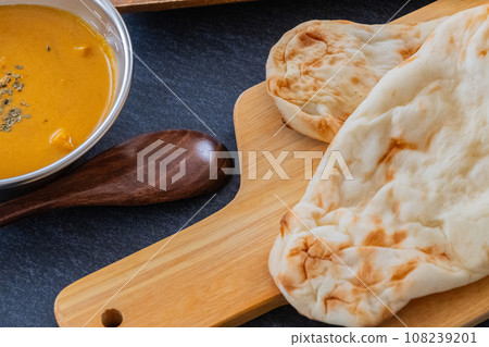 Indian curry and naan curry close-up material Indian curry and naan curry close-up material 108239201