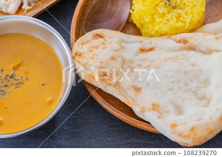Indian curry and naan curry close-up material Indian curry and naan curry close-up material 108239270