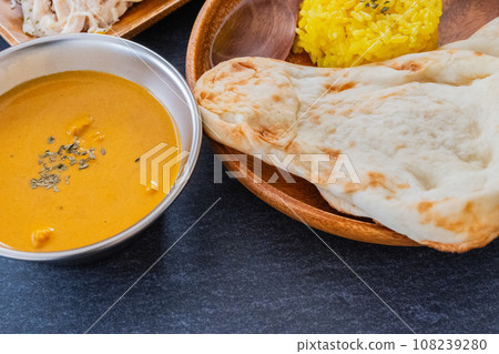 Indian curry and naan curry close-up material Indian curry and naan curry close-up material 108239280