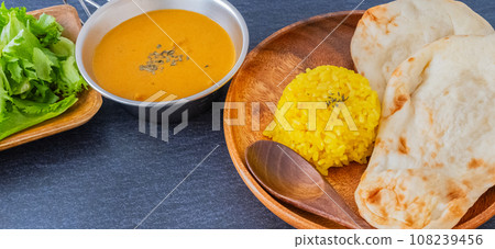 Indian curry and naan turmeric rice table background material Indian curry and naan turmeric rice table background material 108239456
