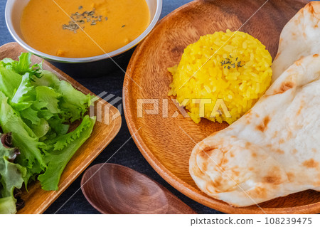 Indian curry and naan turmeric rice table background material Indian curry and naan turmeric rice table background material 108239475