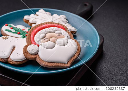 Beautiful Christmas gingerbread cookies on a round ceramic plate 108239887