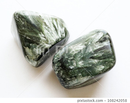 Seraphinite tumble (cliochlorite) Seraphinite tumble (cliochlorite) 108242058