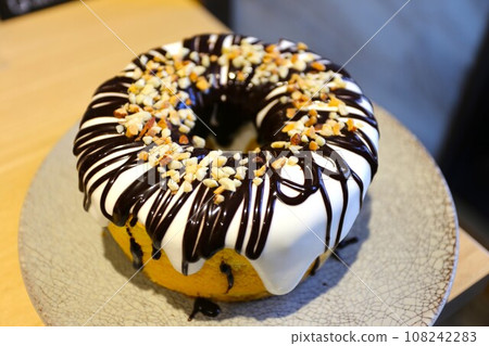 Chocolate chiffon cake 108242283