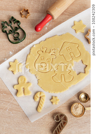 Christmas baking, gingerbread cookies 108242309