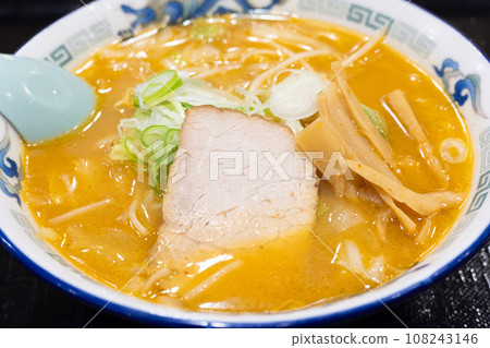 Miso ramen 108243146