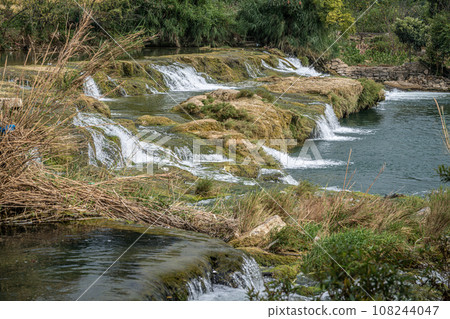 Shitouzhai 108244047