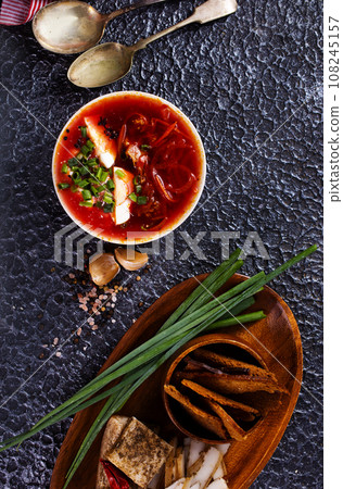 Russian beeet soup borsh, linen tablecloth, green 108245157