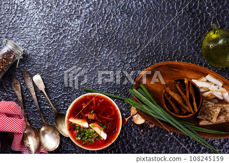 Russian beeet soup borsh, linen tablecloth, green 108245159