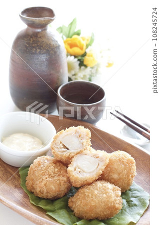 Fried scallops with tartar sauce 108245724