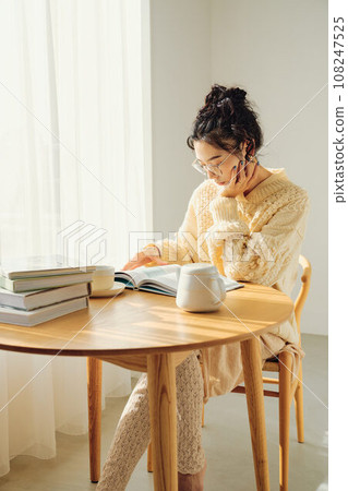 看書的女人 看書的女人 108247525